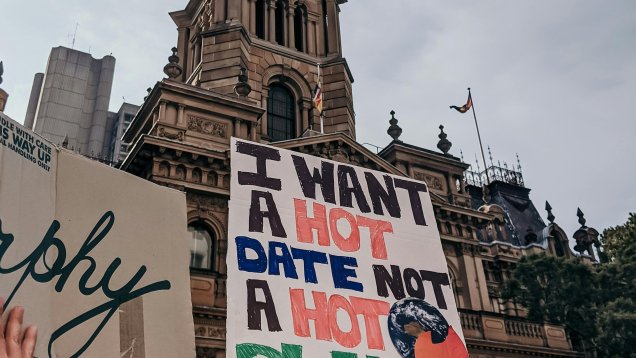 Anti-Racist Protesters Dwarf Britain First in Manchester