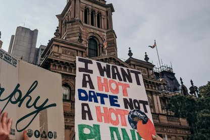 Anti-Racist Protesters Dwarf Britain First in Manchester