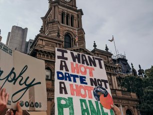 Anti-Racist Protesters Dwarf Britain First in Manchester