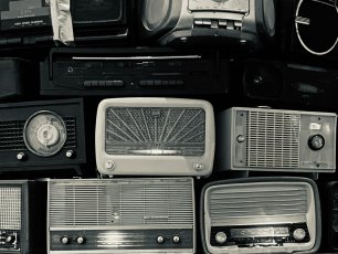 Aus Comedian Gains National Radio Show 