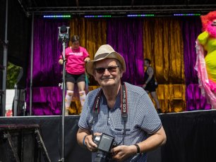 Photographer Martin Parr, Chronicler of British Life, Dies at 73