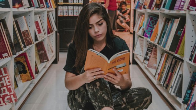 LGBT+ Bookseller Gives Discount for Year End