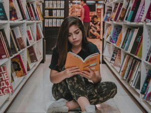 LGBT+ Bookseller Gives Discount for Year End